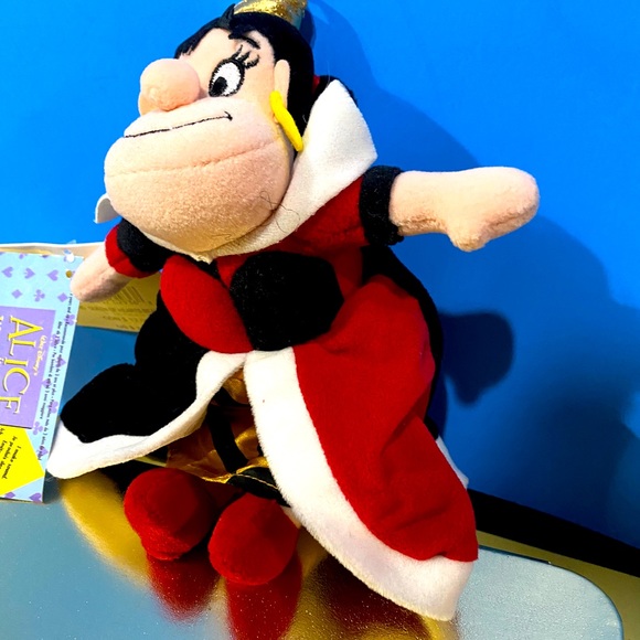 DISNEY EXCLUSIVE NWT VTG 90s ALICE IN WONDERLAND QUEEN OF HEARTS SOUND BEAN BAG - Picture 3 of 14